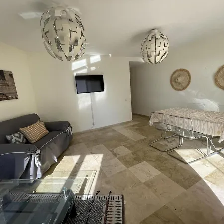 Homely Del Mar 5 Apartment